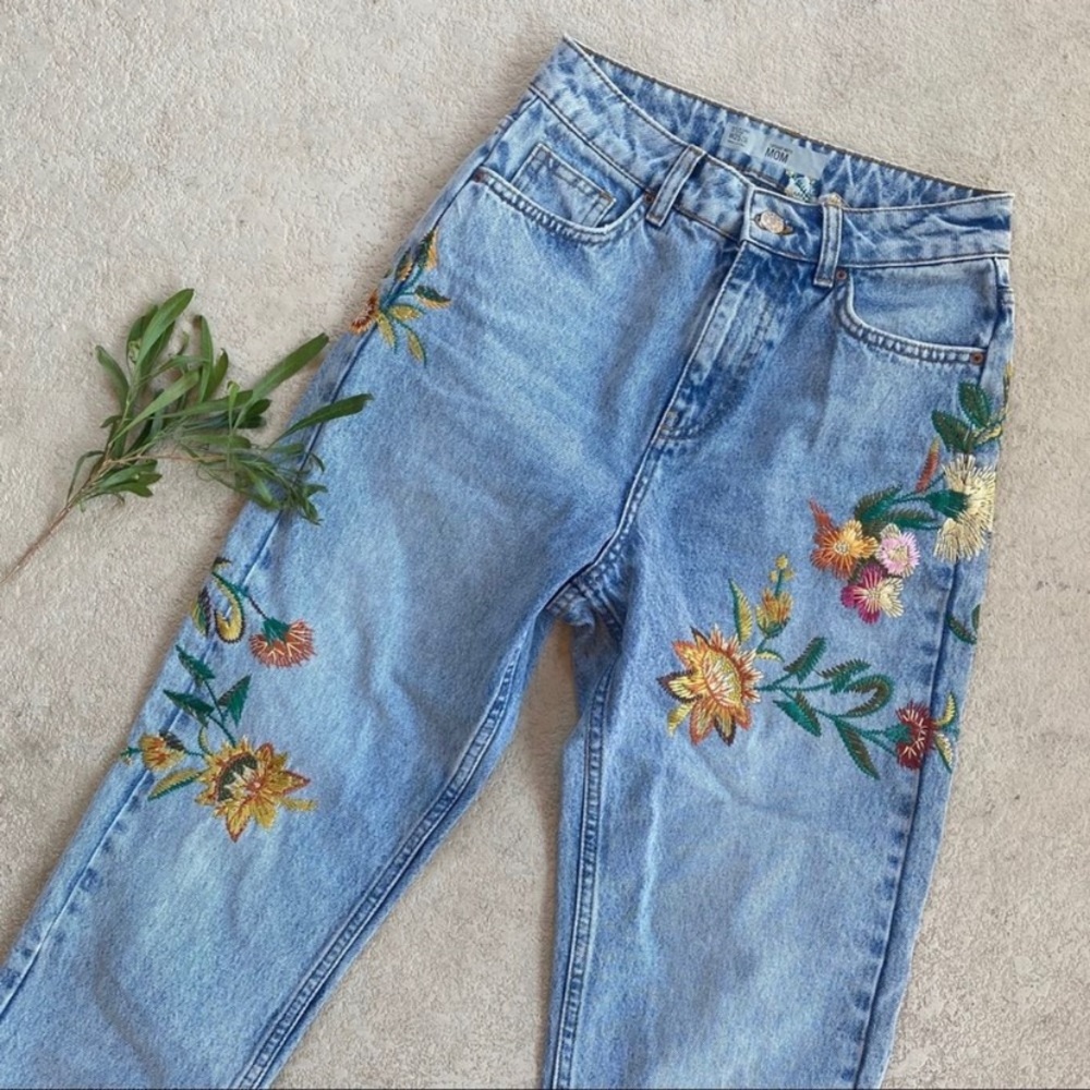 TopShop Moto Fall Floral Embroidered Mom Jeans